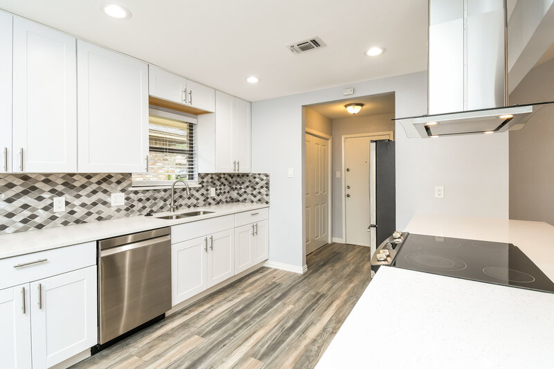 2,395/Mo, 1409 Willow Park Dr Fort Worth, TX 76134 Kitchen View 2