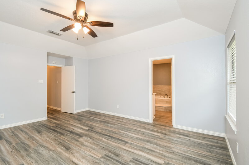 2,395/Mo, 1409 Willow Park Dr Fort Worth, TX 76134 Main Bedroom View 2