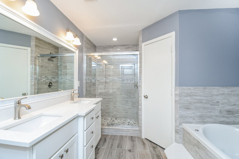 2,395/Mo, 1409 Willow Park Dr Fort Worth, TX 76134 Main Bathroom View