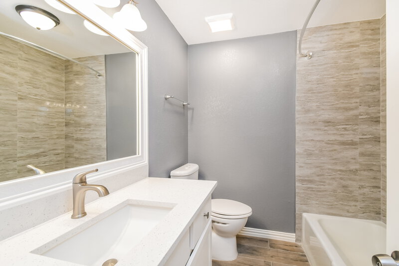 2,395/Mo, 1409 Willow Park Dr Fort Worth, TX 76134 Bathroom View