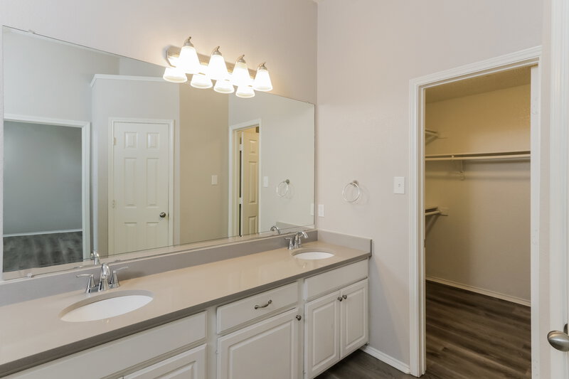2,695/Mo, 2524 Hackberry Creek Mesquite, TX 75181 Main Bathroom View