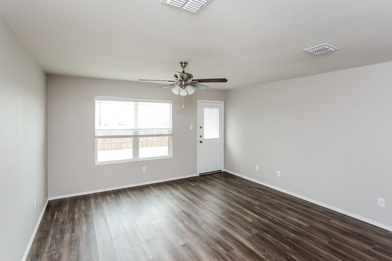 1,960/Mo, 5537 Berea St Forney, TX 75126 Living Room View 2