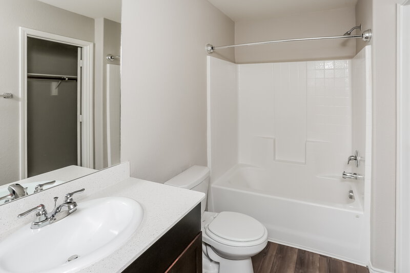 1,960/Mo, 5537 Berea St Forney, TX 75126 Main Bathroom View