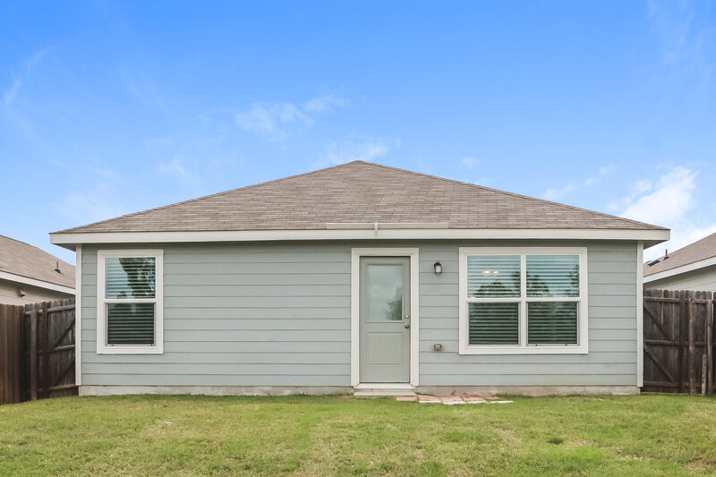 1,745/Mo, 5537 Berea St Forney, TX 75126 Rear View