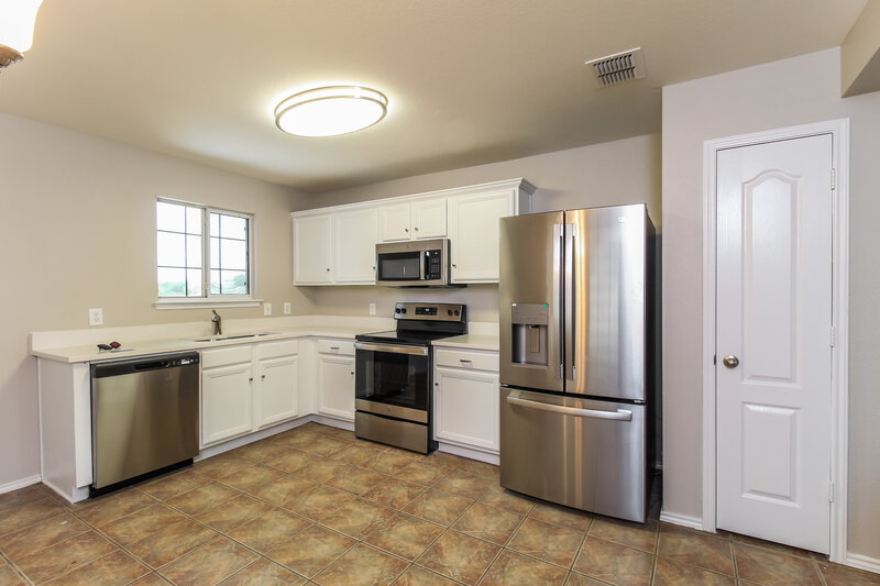 2,135/Mo, 10020 Cougar Tr Fort Worth, TX 76108 Kitchen View