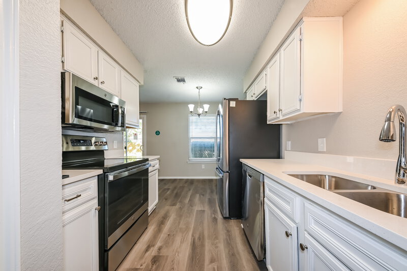 2,005/Mo, 1101 Twin Cedar Ct Arlington, TX 76018 Kitchen View 3