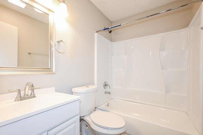 2,005/Mo, 1101 Twin Cedar Ct Arlington, TX 76018 Main Bathroom View