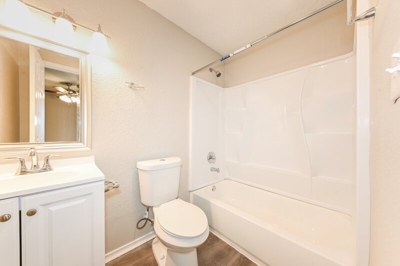 2,005/Mo, 1101 Twin Cedar Ct Arlington, TX 76018 Bathroom View