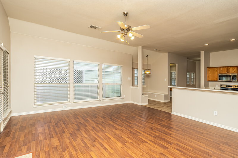 2,120/Mo, 419 Creekview Dr Anna, TX 75409 Living Room View 3