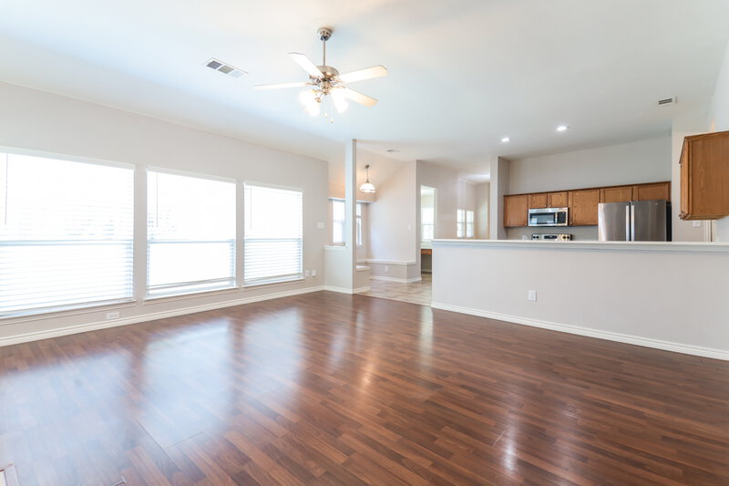 1,895/Mo, 419 Creekview Dr Anna, TX 75409 Living Room View 2
