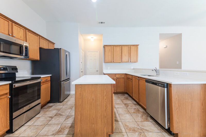 1,895/Mo, 419 Creekview Dr Anna, TX 75409 Kitchen View 2