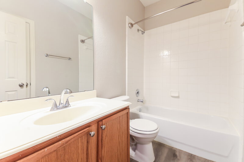 1,895/Mo, 419 Creekview Dr Anna, TX 75409 Bathroom View
