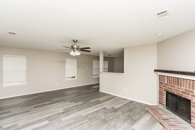 2,210/Mo, 5716 Mountain Bluff Dr Fort Worth, TX 76179 Living Room View