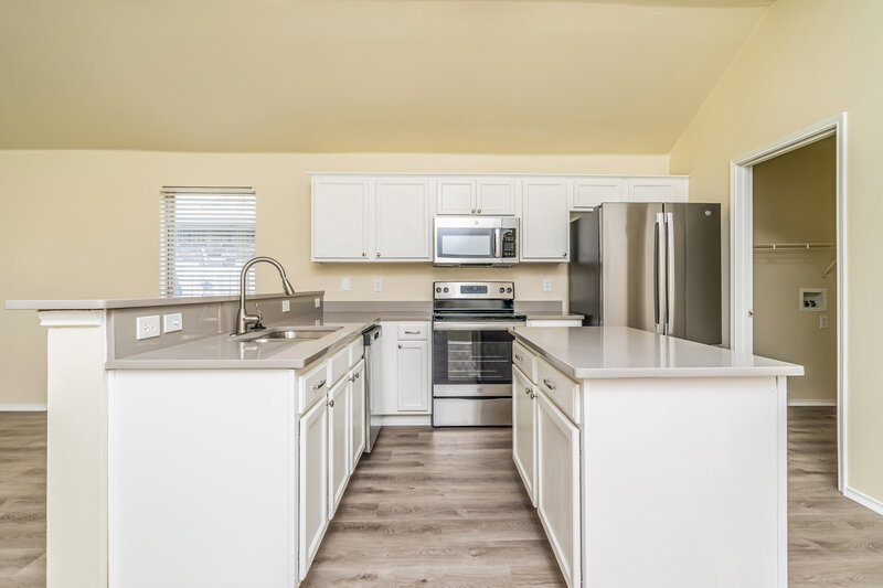 2,000/Mo, 1617 Bob Dr Royse City, TX 75189 Kitchen View 2