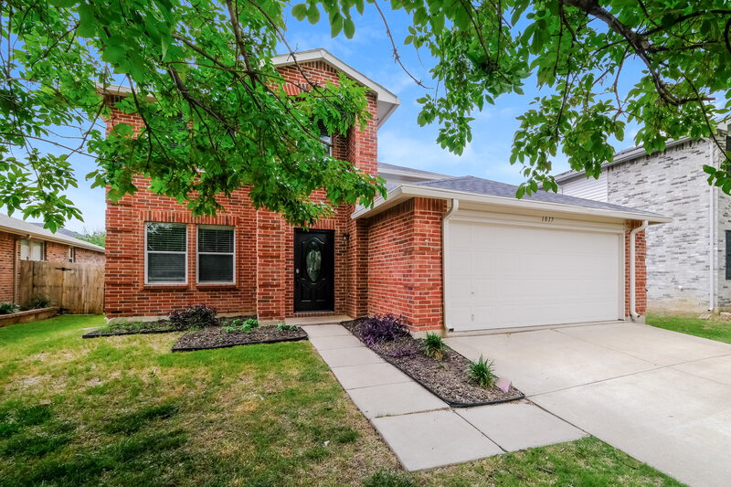 2,595/Mo, 1817 Lariat Dr Justin, TX 76247 Front View