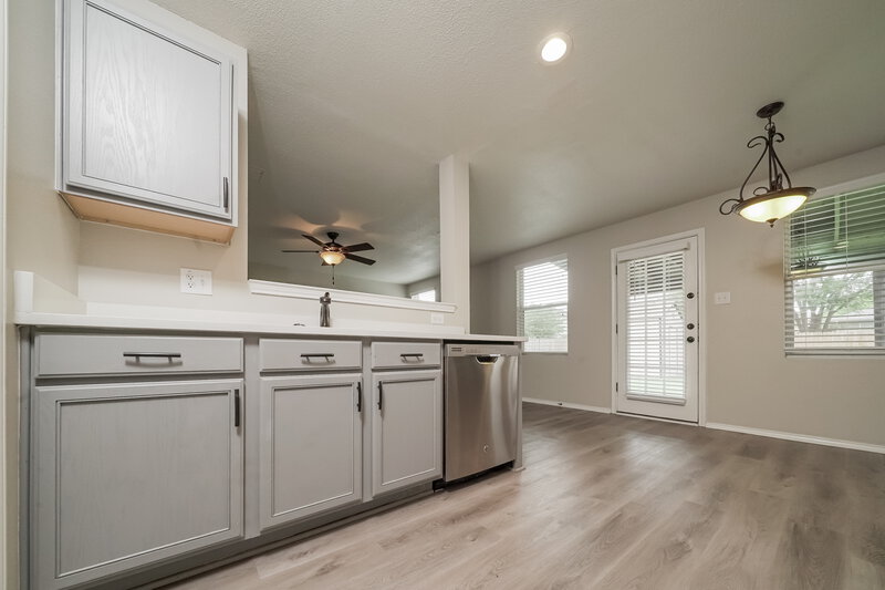 2,595/Mo, 1817 Lariat Dr Justin, TX 76247 Kitchen View