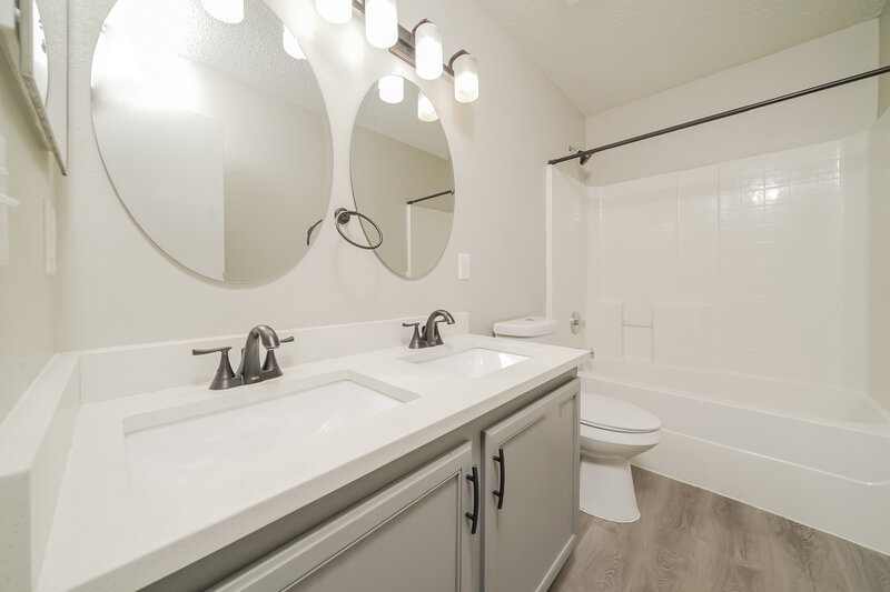 2,595/Mo, 1817 Lariat Dr Justin, TX 76247 Main Bathroom View