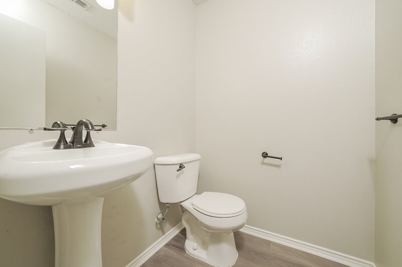 2,595/Mo, 1817 Lariat Dr Justin, TX 76247 Bathroom View