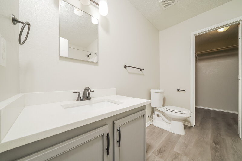 2,595/Mo, 1817 Lariat Dr Justin, TX 76247 Bathroom View 2