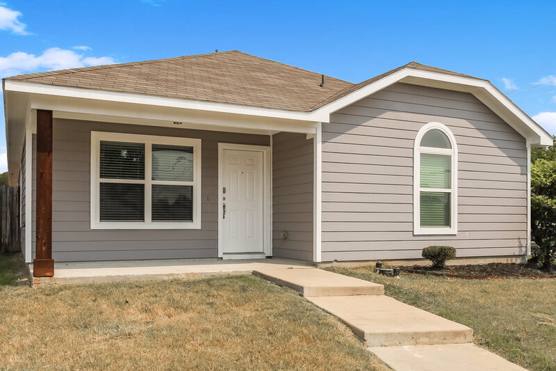 2,320/Mo, 1733 Post Oak Ct Denton, TX 76209 Front View