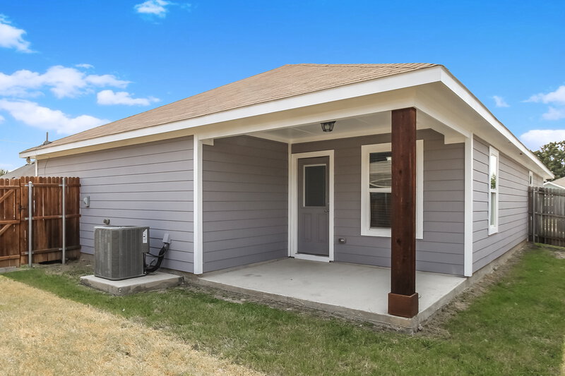 2,320/Mo, 1733 Post Oak Ct Denton, TX 76209 Rear View