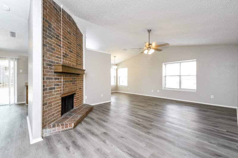 2,340/Mo, 2608 Forest Ridge Ct Arlington, TX 76016 Living Room View 2