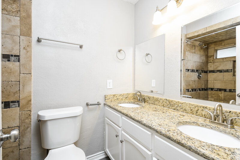 2,340/Mo, 2608 Forest Ridge Ct Arlington, TX 76016 Main Bathroom View