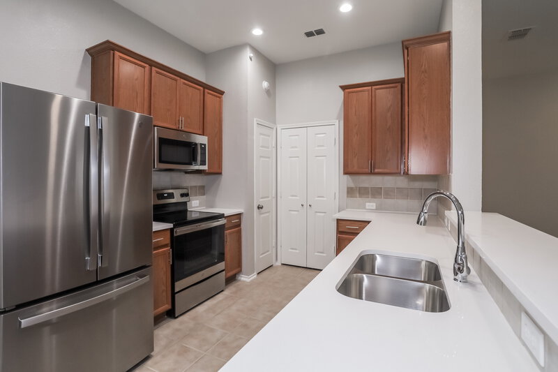 2,410/Mo, 3513 Northpointe Dr Denton, TX 76207 Kitchen View
