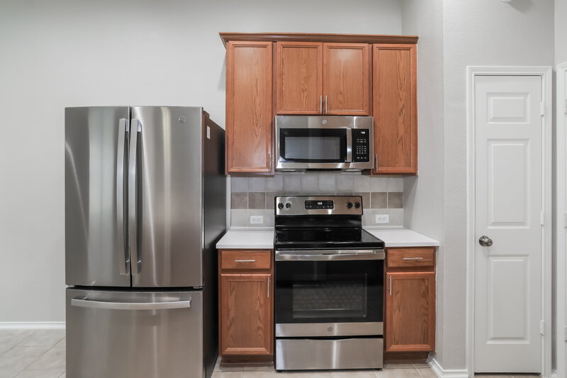 2,410/Mo, 3513 Northpointe Dr Denton, TX 76207 Kitchen View 2