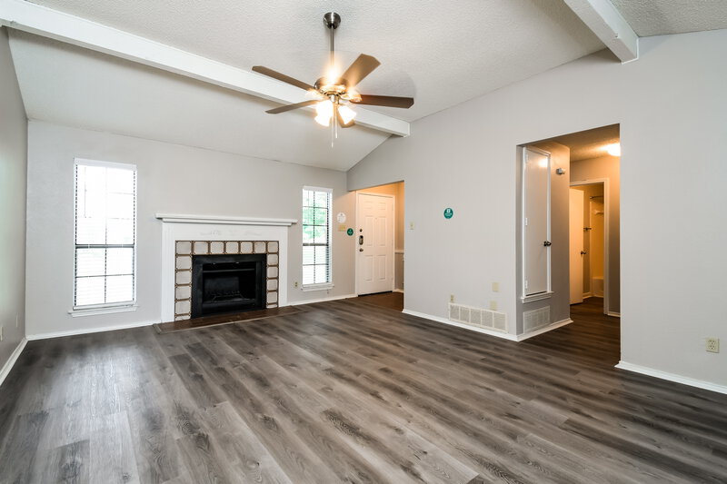 2,084/Mo, 6210 Minuteman Ln Arlington, TX 76002 Living Room View 2