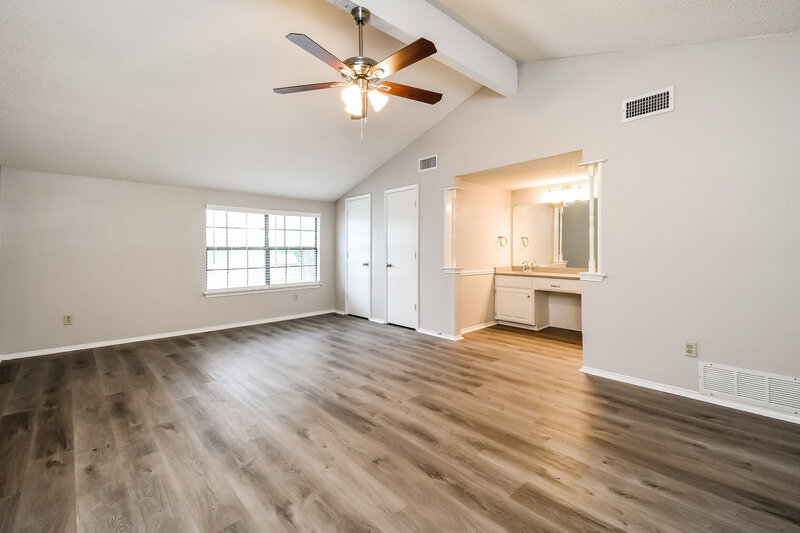 2,084/Mo, 6210 Minuteman Ln Arlington, TX 76002 Main Bedroom View 2