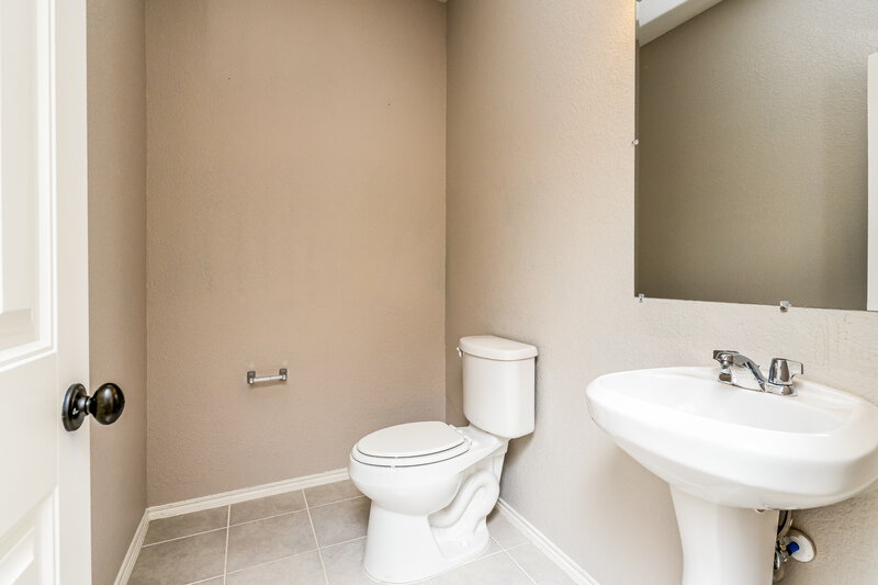 2,510/Mo, 1041 Marietta Ln Aubrey, TX 76227 Bathroom View 2