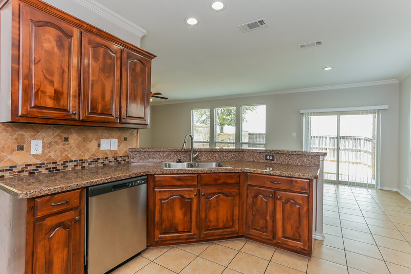 2,585/Mo, 1032 Sunderland Ln Fort Worth, TX 76134 Kitchen View