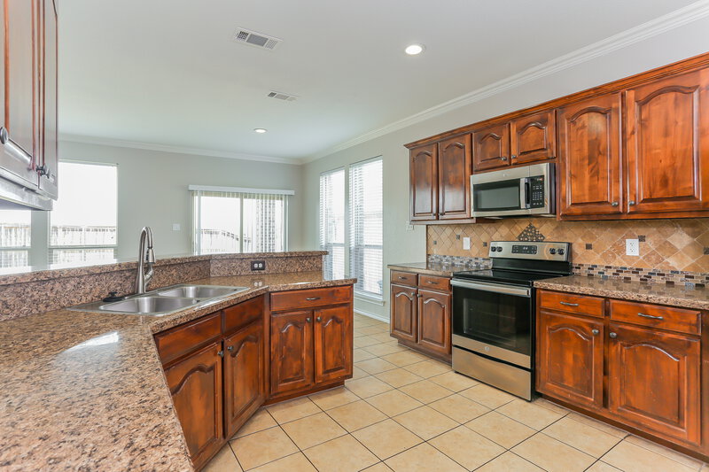 2,585/Mo, 1032 Sunderland Ln Fort Worth, TX 76134 Kitchen View 2