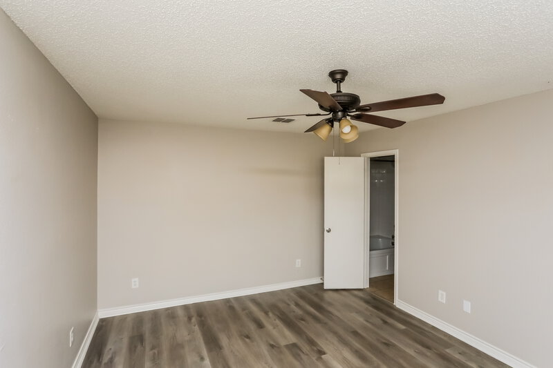 1,610/Mo, 1009 Chelsea Ln Forney, TX 75126 Main Bedroom View 2