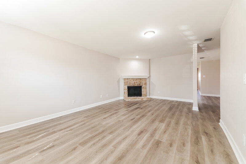 1,645/Mo, 527 Indian Paintbrush Fate, TX 75087 Living Room View