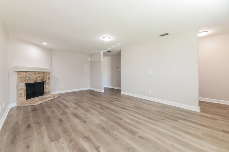 1,645/Mo, 527 Indian Paintbrush Fate, TX 75087 Living Room View 2