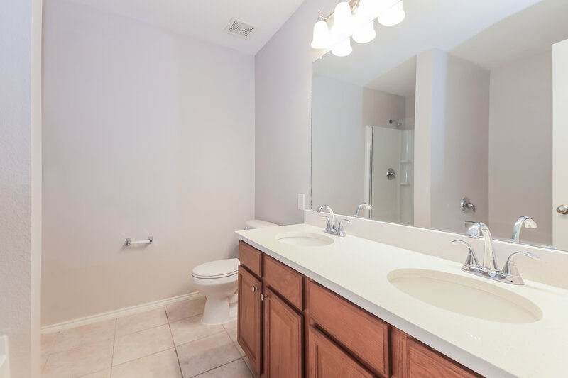 1,645/Mo, 527 Indian Paintbrush Fate, TX 75087 Main Bathroom View