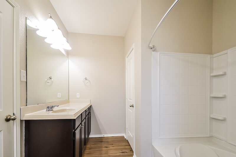 2,355/Mo, 9137 Benevolent Ct Aubrey, TX 76227 Main Bathroom View