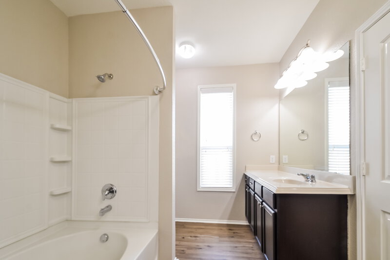 2,355/Mo, 9137 Benevolent Ct Aubrey, TX 76227 Main Bathroom View 2