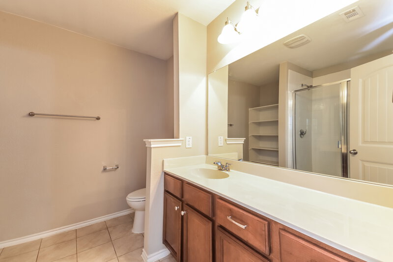 2,025/Mo, 1405 Granite Path Princeton, TX 75407 Main Bathroom View