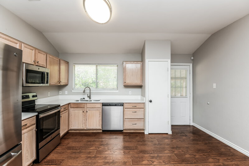 2,175/Mo, 924 Wrigley Way Saginaw, TX 76179 Kitchen View 3