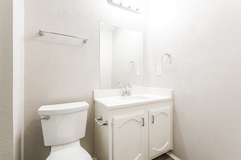 1,990/Mo, 4209 Campion Ln Fort Worth, TX 76137 Main Bathroom View