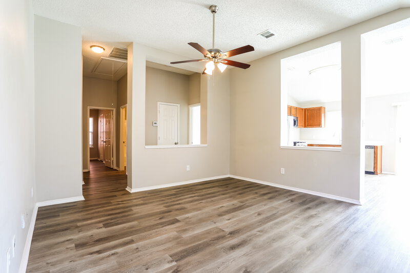 2,250/Mo, 828 Simi Dr Arlington, TX 76001 Living Room View