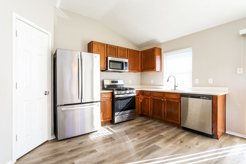 2,250/Mo, 828 Simi Dr Arlington, TX 76001 Kitchen View