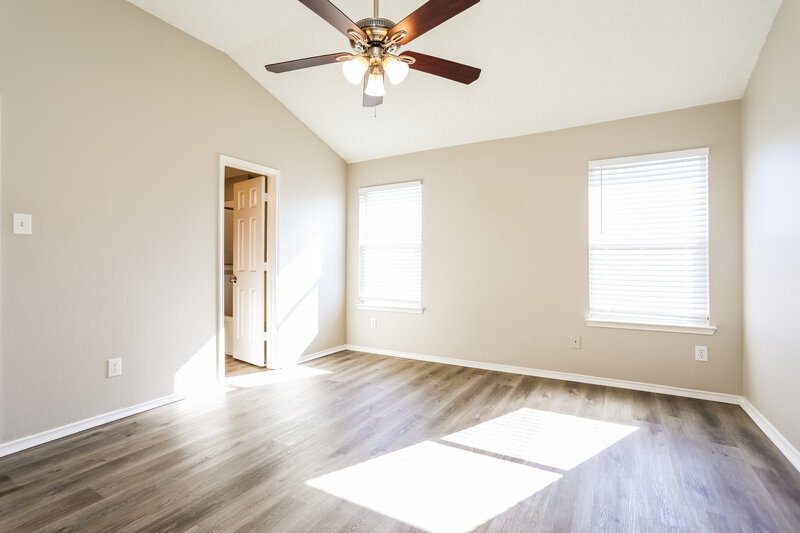 2,250/Mo, 828 Simi Dr Arlington, TX 76001 Main Bedroom View