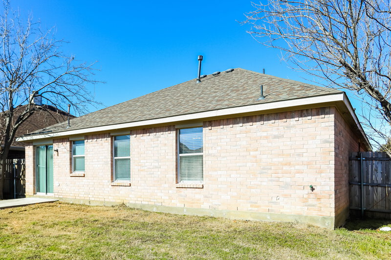 2,250/Mo, 828 Simi Dr Arlington, TX 76001 Rear View 3