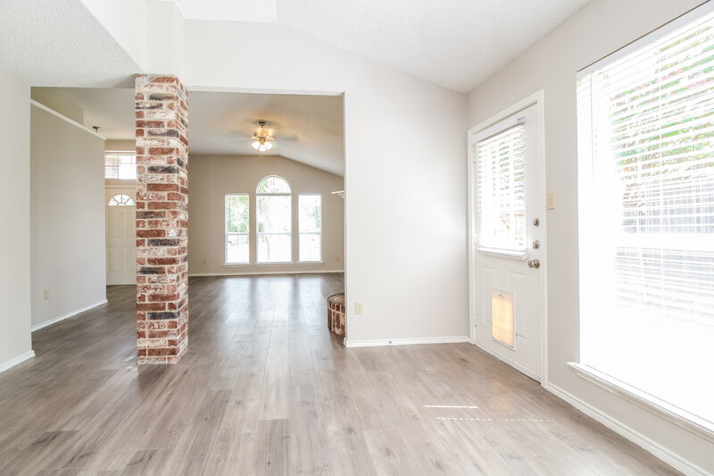 2,180/Mo, 7900 Flowertree Ct Fort Worth, TX 76137 Living Room View 2