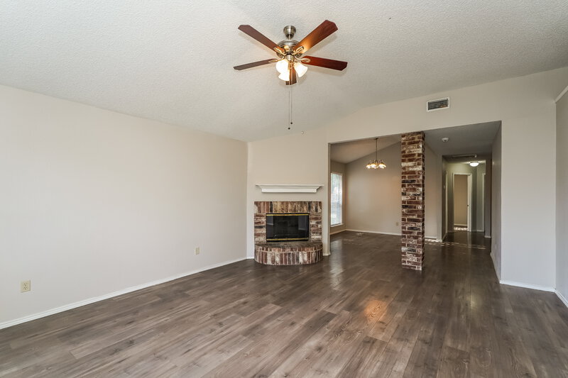 2,015/Mo, 7900 Flowertree Ct Fort Worth, TX 76137 Living Room View 2