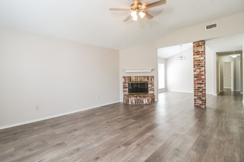 2,180/Mo, 7900 Flowertree Ct Fort Worth, TX 76137 Living Room View 3
